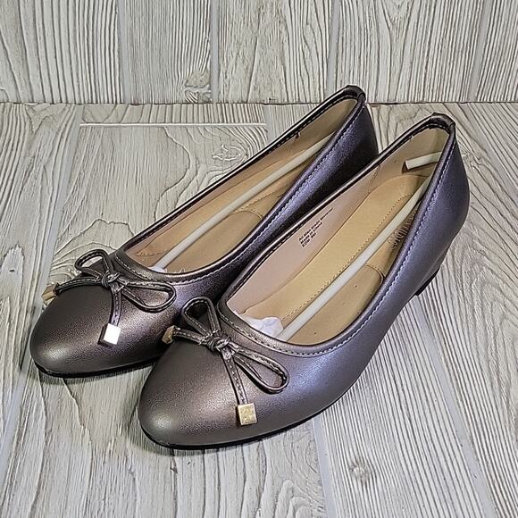 Salon Studio Slip On Metallic Wedge Shoes With Bow Womens Size 9 NEW - Picture 10 of 14